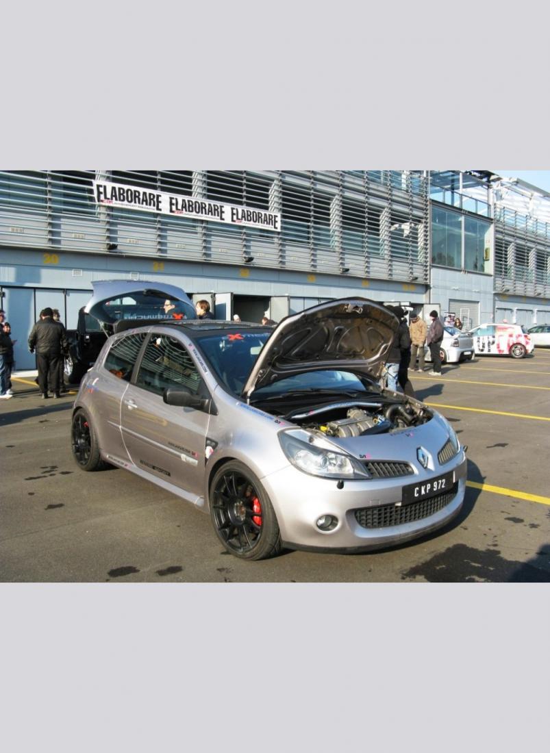 RENAULT CLIO 3 AND RS FRONT STRUT BAR KIT