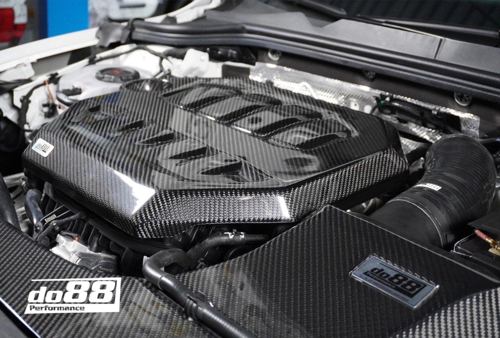 Do88 VW Golf MK8 GTI / R Carbon fiber engine cover